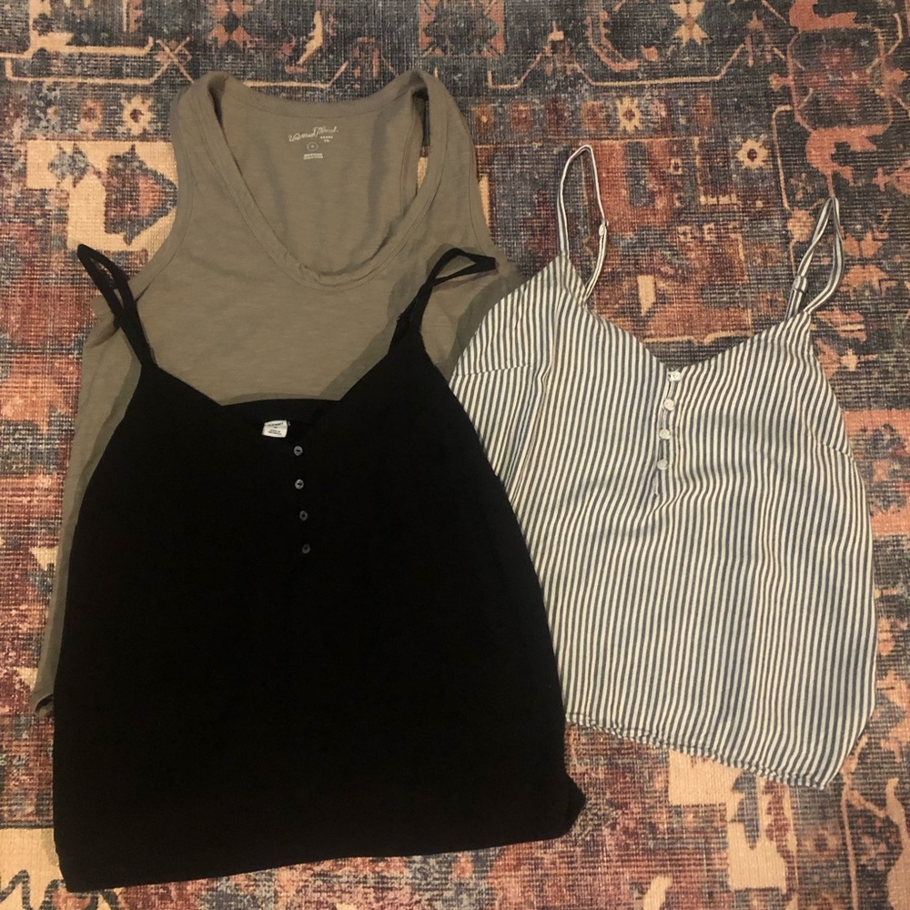 Old Navy & Universal Threads Tank Top Lot of 3 Size Medium
